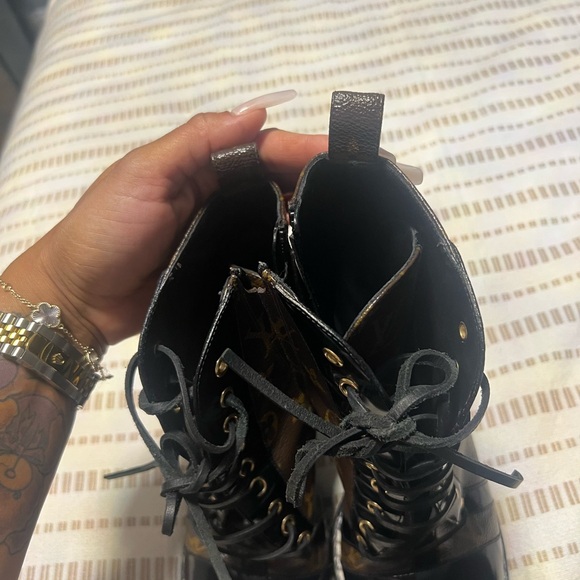 Authentic Louis Vuitton star trail ankle boots - Picture 4 of 7